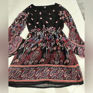 Women’s Paisley Flowy Dress with loose sleeves